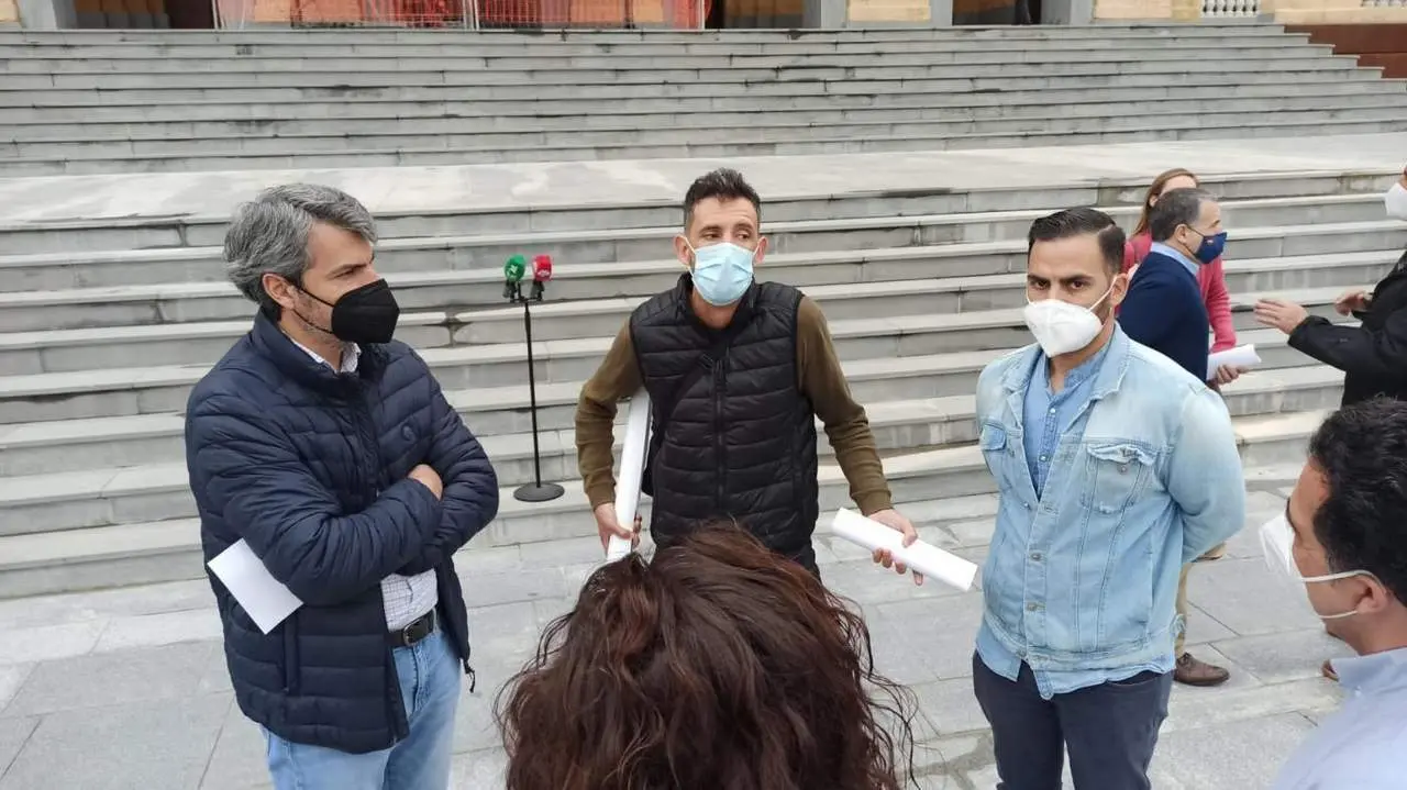 Romero con los representantes sindicales. - A.I.