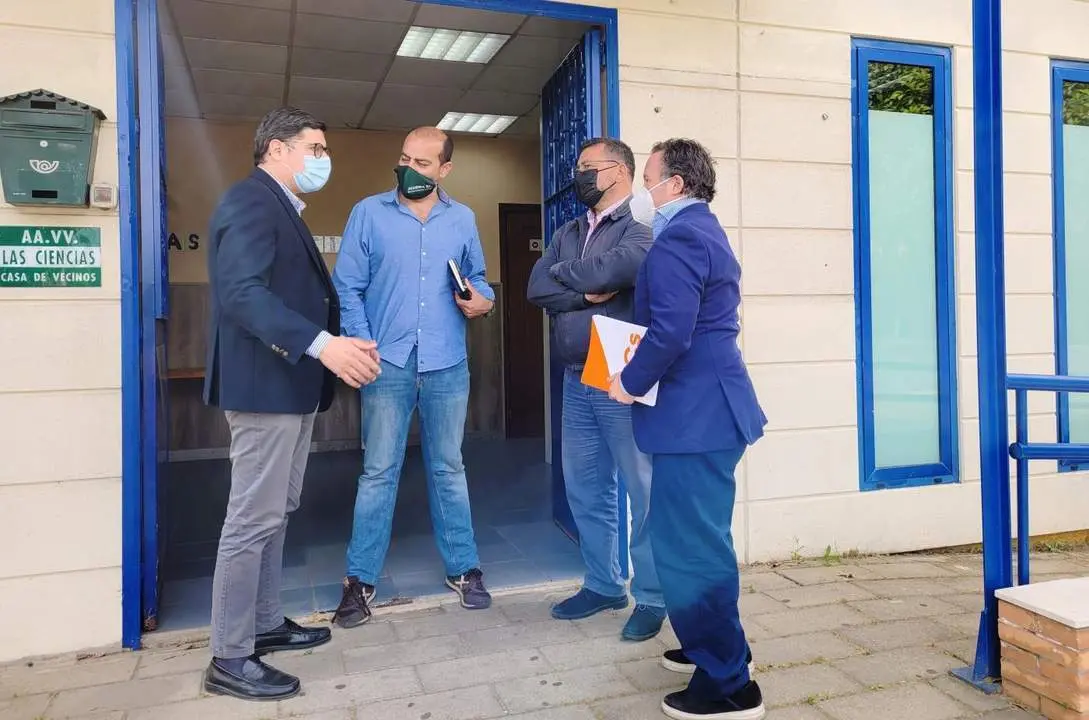 Pimentel con la Asociaci&oacute;n de Vecinos Las Ciencias de Sevilla Este. - Cs