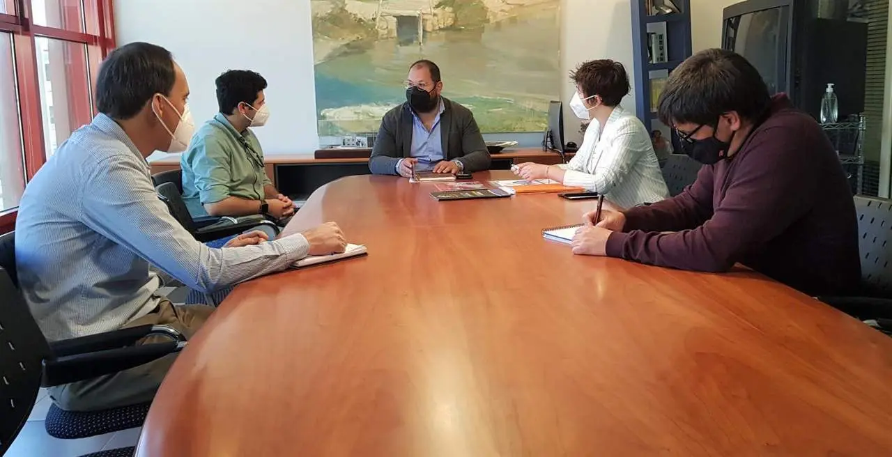 BELLO EN REUNI&Oacute;N CON CCA. - viva