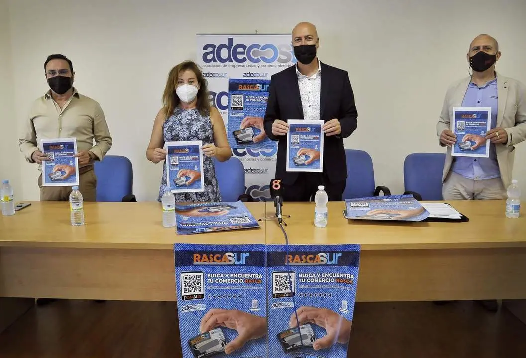 Isabel Gallardo, junto a representantes de Adecosur.  - Andaluc&iacute;a Informaci&oacute;n