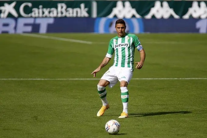 El capit&aacute;n del Real Betis, Joaqu&iacute;n S&aacute;nchez, durante el partido ante Elche de la pasada jornada liguera. - rbb