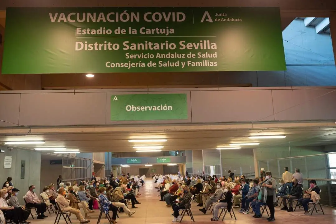 Sala de observaci&oacute;n tras la vacuna en el estadio de La Cartuja. - ep