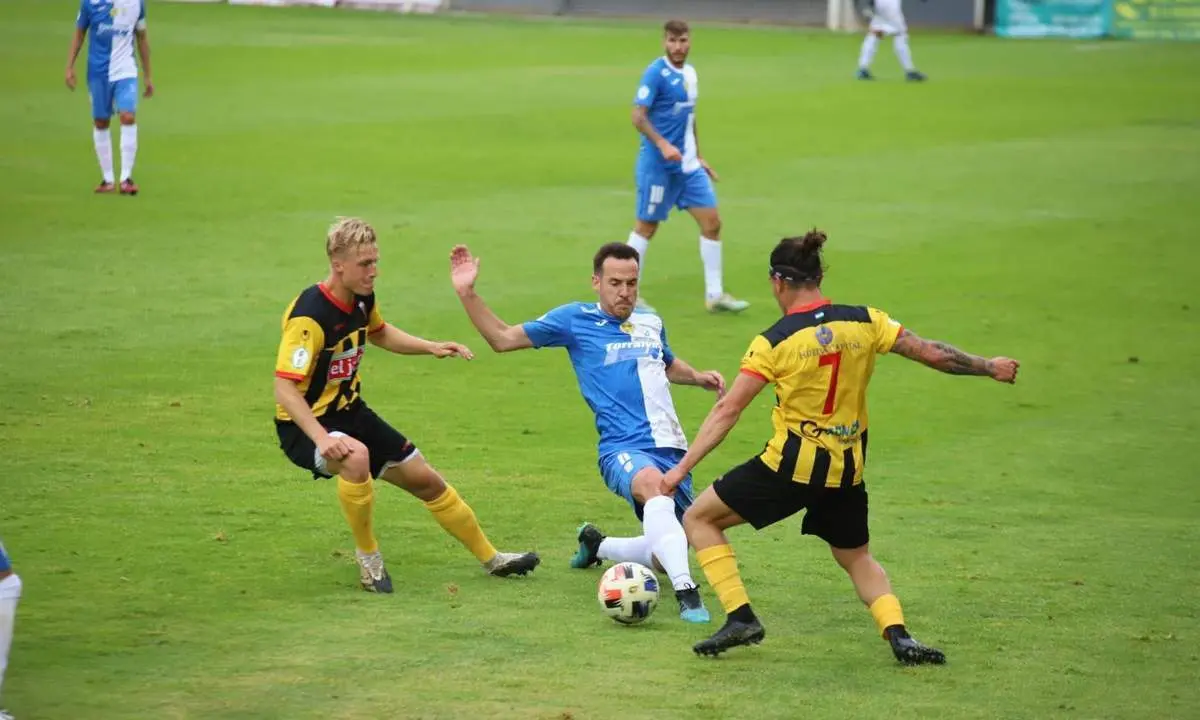 Imagen del partido de la fase de ascenso en el Ciudad de Lepe. - Cristo Garc&iacute;a