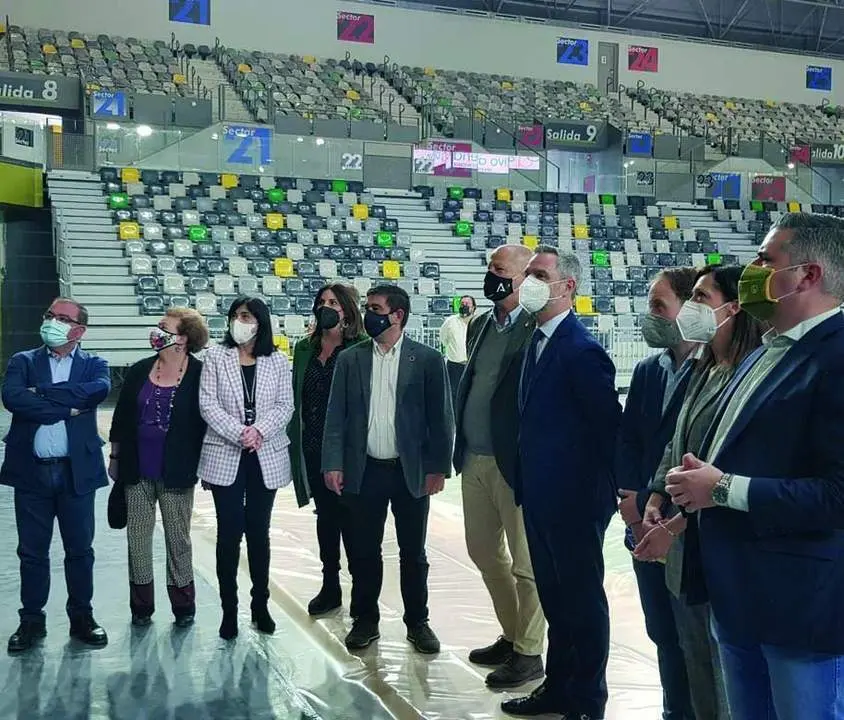 Autoridades de la Diputaci&oacute;n y la Junta de Andaluc&iacute;a en el acto de recepci&oacute;n del Palacio de Deportes.  - Viva Ja&eacute;n.