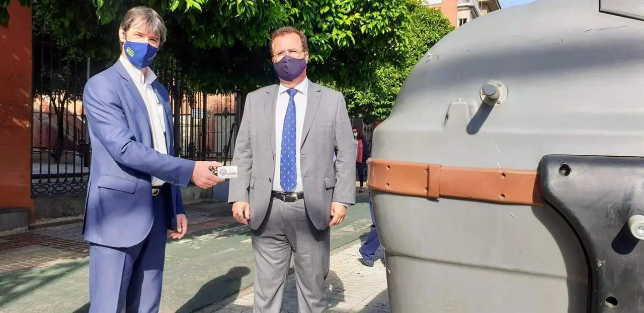 Contenedores para biorresiduos en Sevilla. - AYTO