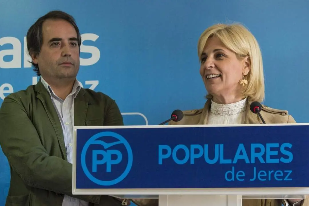 Salda&ntilde;a junto a Garc&iacute;a-Pelayo - Melody Guti&eacute;rrez