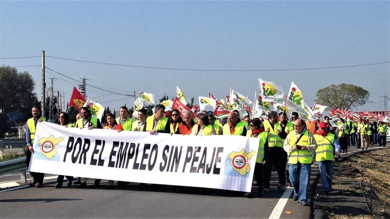 IU en una manifestaci&oacute;n cuando se reivindicaba la liberazi&oacute;n de la AP-4. - 