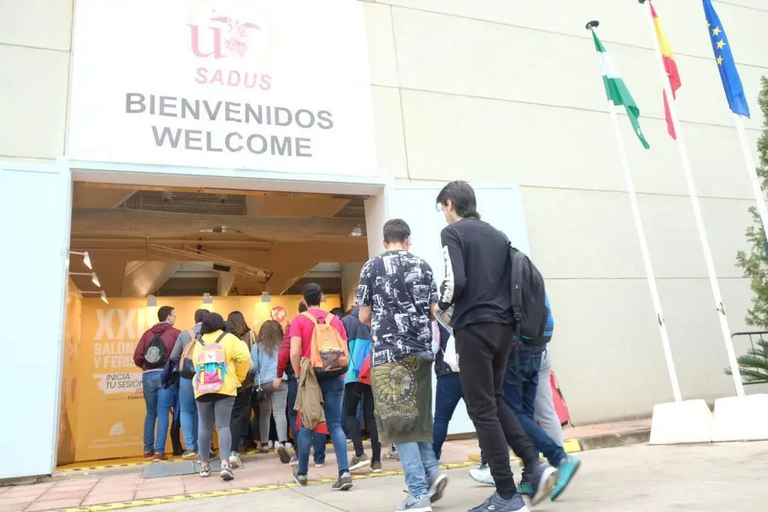 Sal&oacute;n del estudiante de la Universidad de Sevilla. - US