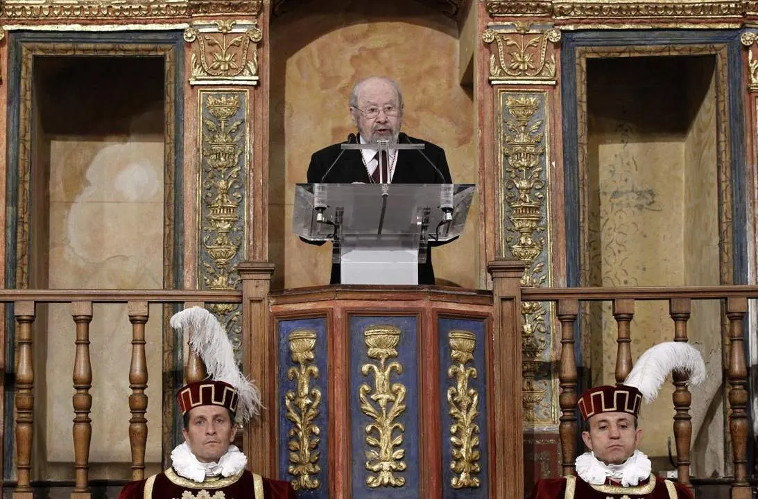 Jos&eacute; Manuel Caballero Bonald durante su discurso por el Premio Cervantes - EFE