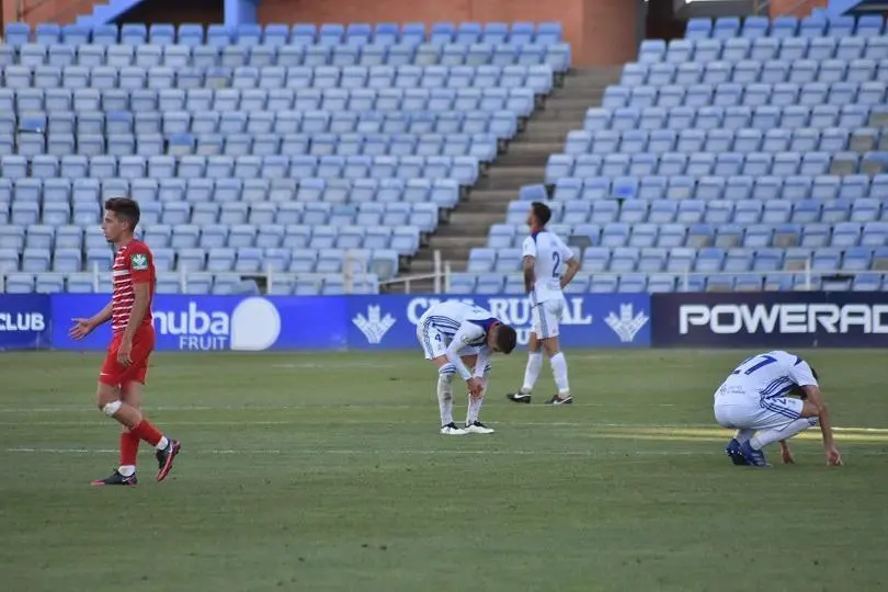 Futbolistas del Recreativo de Huelva tras el descenso de categor&iacute;a.  - TENOR