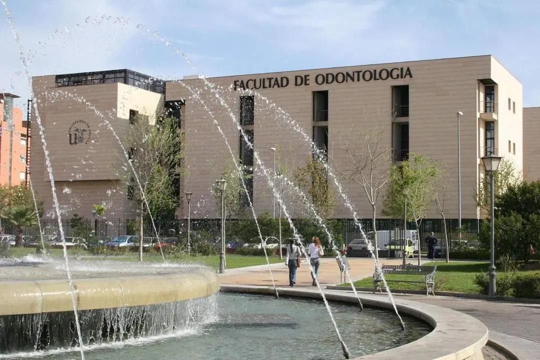 Facultad de Odontolog&iacute;a. - US