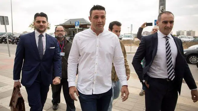 David Serrano y su abogado.  - EFE