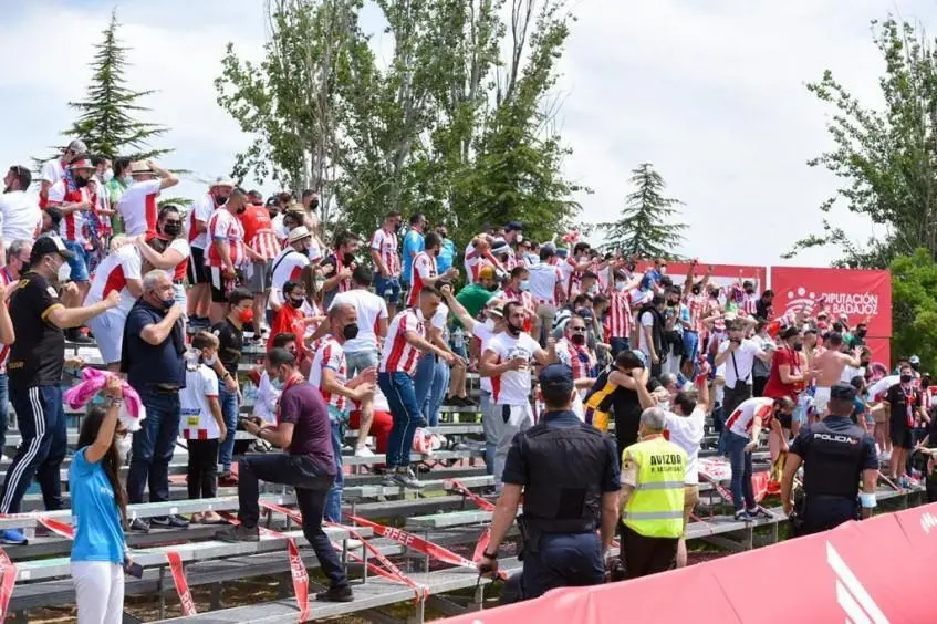 Afici&oacute;n del Algeciras en Villanueva de la Serena. - RFEF