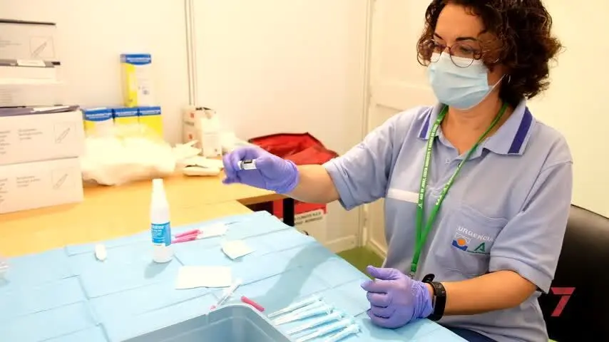 Comienza la vacunaci&oacute;n masiva en el Pabell&oacute;n Vega Veguita de Jerez
