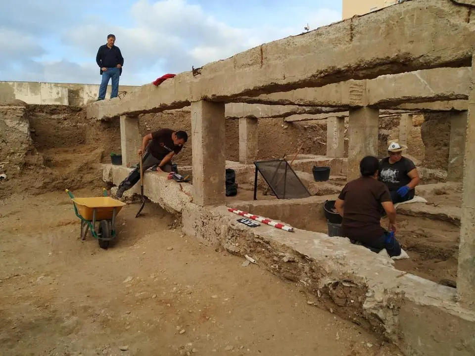 Trabajos de exhumaci&oacute;n en la fosa del cementerio de San Jos&eacute;. - Ayuntamiento de C&aacute;diz