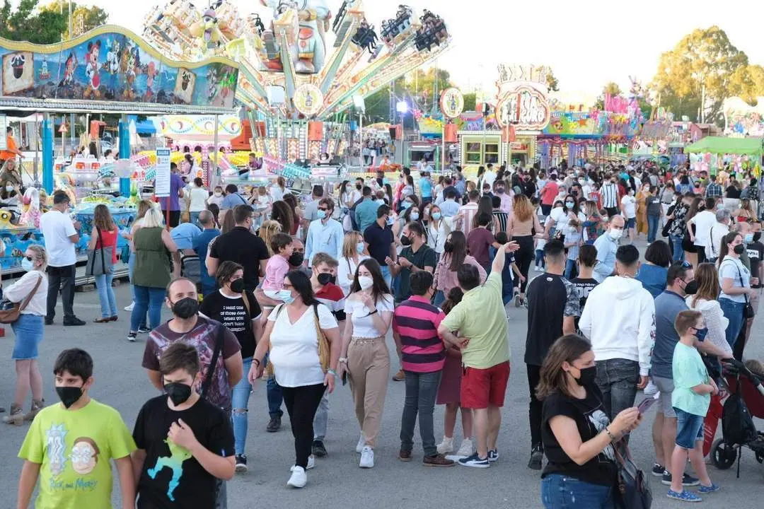 Ambiente en los cacharritos estos d&iacute;as.  - Cristo Garc&iacute;a