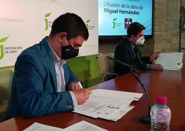 Francisco Reyes y Luis Garc&iacute;a Montero en la firma. - Viva Ja&eacute;n.