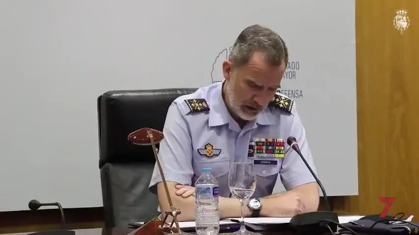 El Rey muestra su orgullo por la "identificaci&oacute;n" de la ciudadan&iacute;a con las Fuerzas Armadas