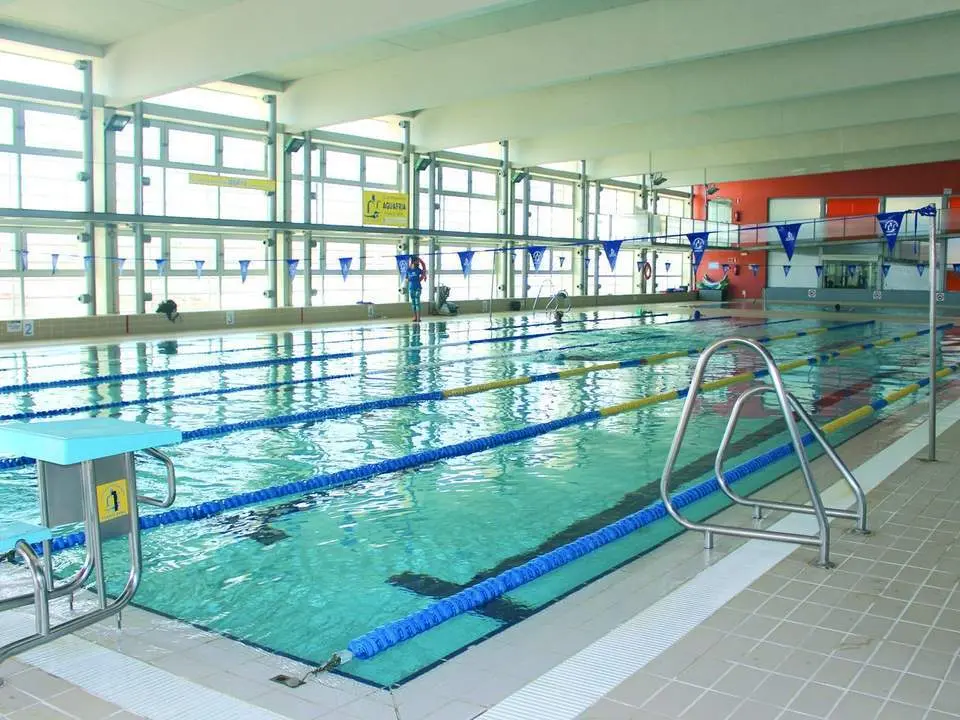 Instalaciones de la piscina cubierta de Puente Genil. - 