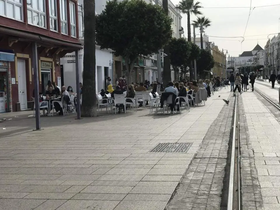 El sector servicios reduce el paro. - 