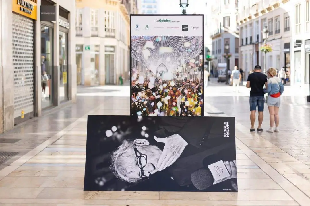 El montaje de la exposici&oacute;n fotogr&aacute;fica en la calle Larios - Carlos D&iacute;az / EFE