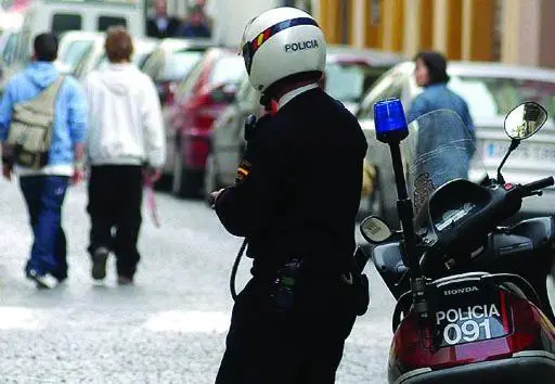 Agentes de la Polic&iacute;a Nacional en el centro.  - Viva