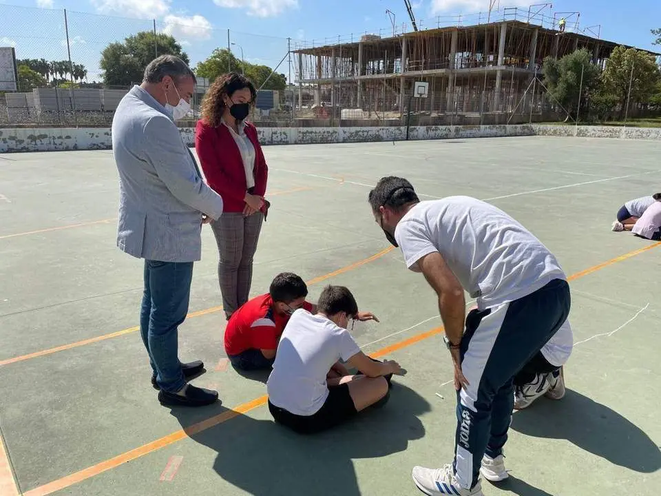Visita del delegado provincial de Educaci&oacute;n al CEIP La Dehesilla - Informaci&oacute;n.