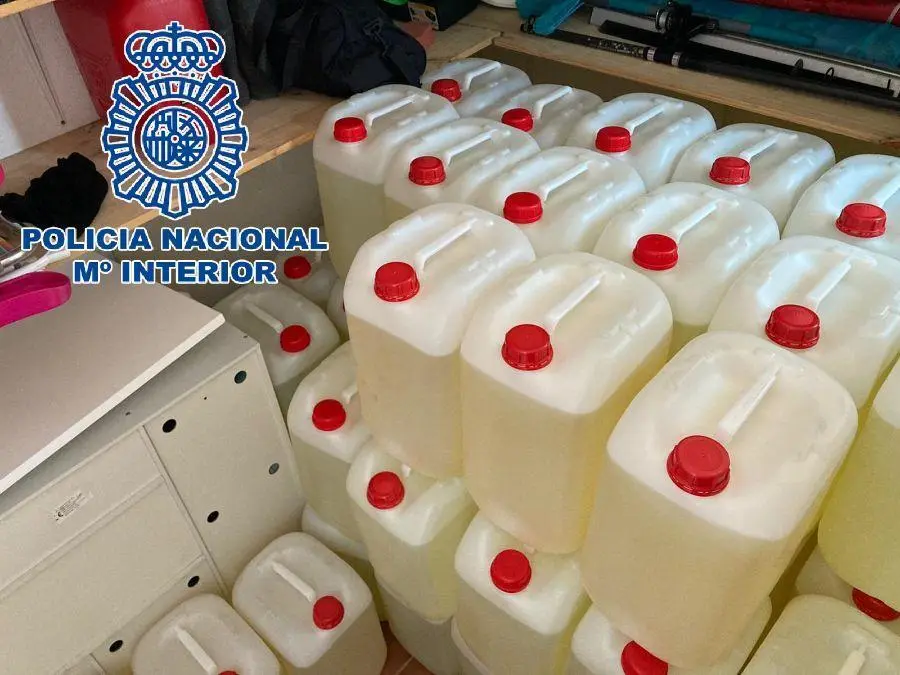 Gasolina intervenida. - AI