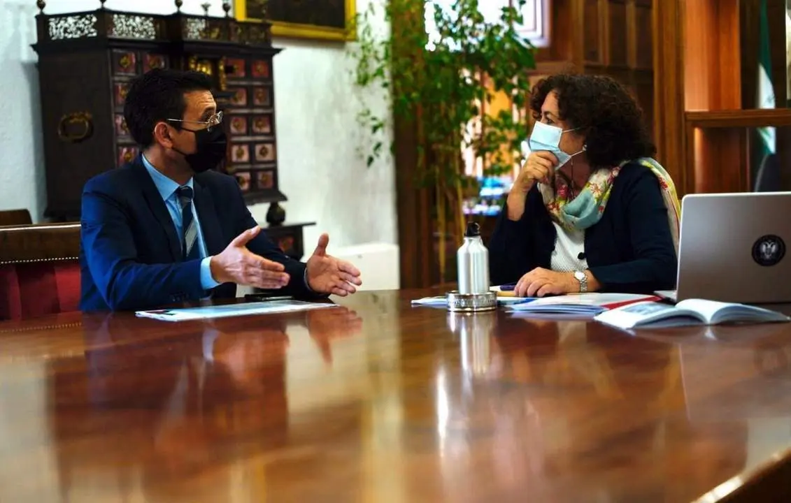 Reuni&oacute;n de Cuenca con la rectora de la UGR. - PSOE