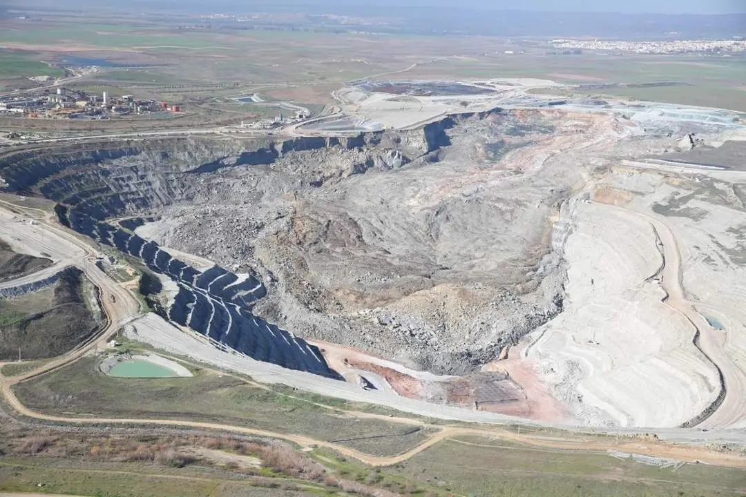 Vista a&eacute;rea de la explotaci&oacute;n minera de Cobre Las Cruces. - Archivo