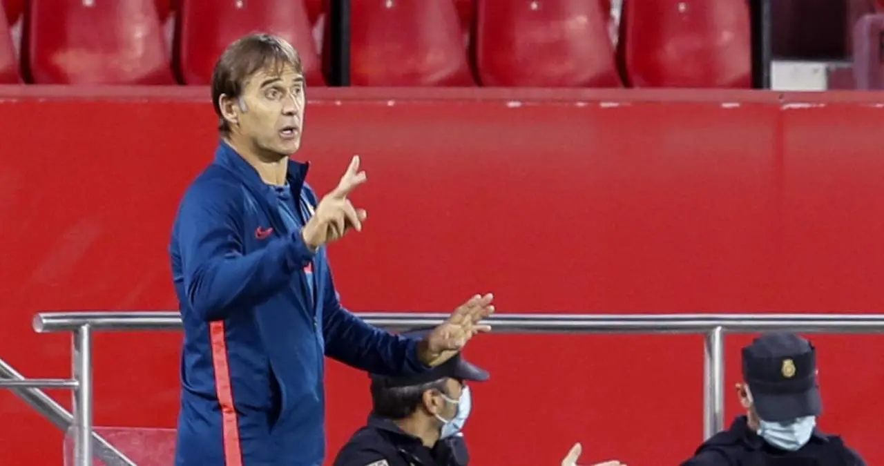 Julen Lopetegui da instrucciones desde la banda del S&aacute;nchez Pizju&aacute;n en el encuentro ante Osasuna.  - efe