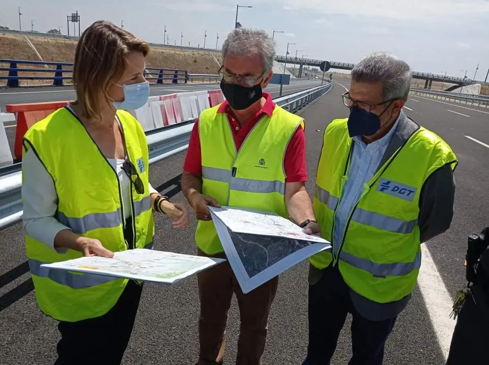 El subdelegado del Gobierno destaca  que &ldquo;es una alternativa m&aacute;s para descongestionar la v&iacute;a en momentos de alta intensidad, como los fines de semana&rdquo;. - SUBDELEGACION