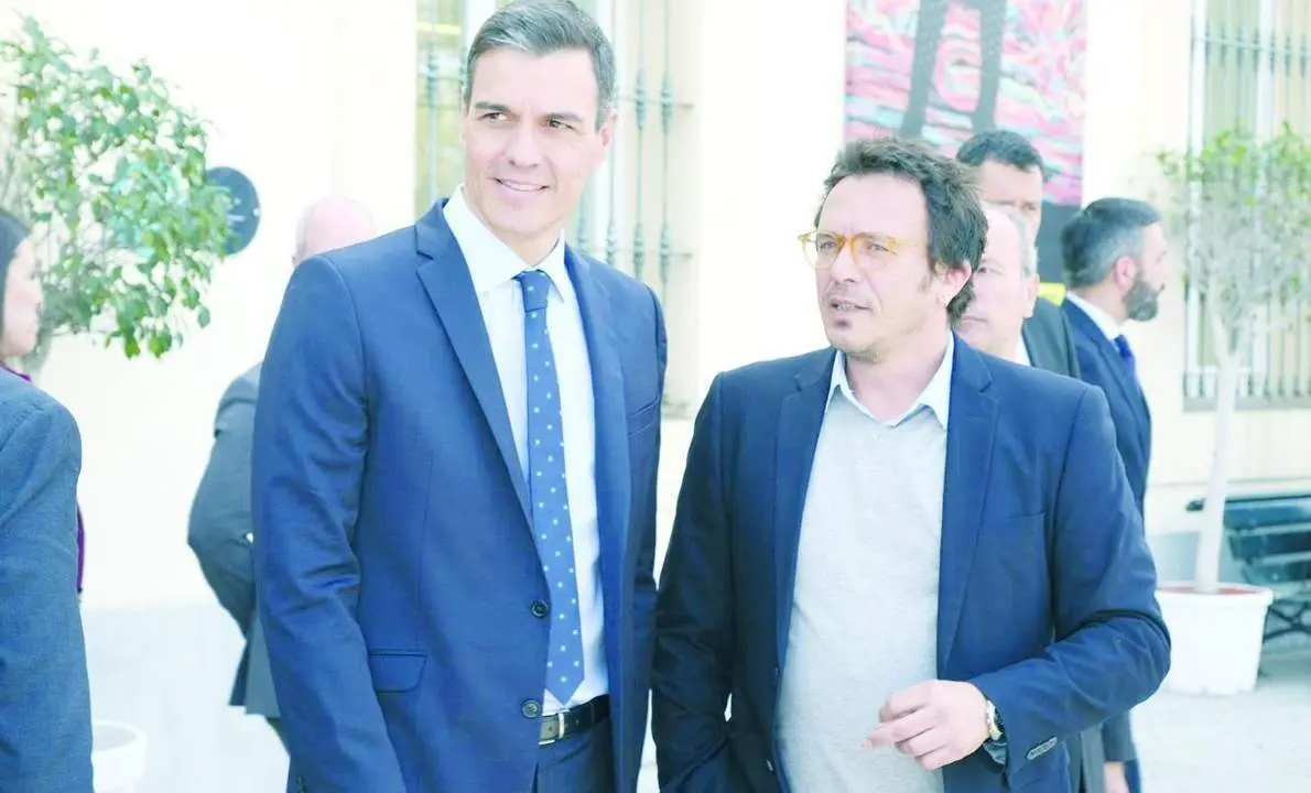 Imagen de archivo de Jos&eacute; Mar&iacute;a Gonz&aacute;lez, alcalde de C&aacute;diz, junto al presidente del Gobierno, Pedro Sanchez (derecha). - Manuel Fern&aacute;ndez 