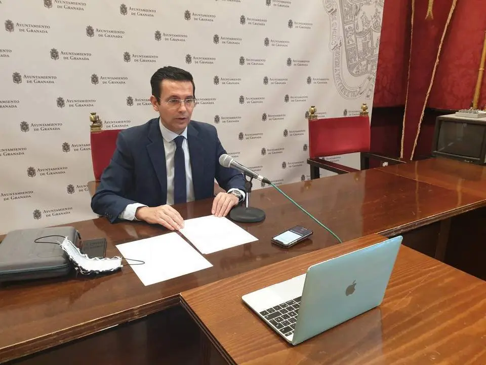 El portavoz del Grupo del PSOE en el Ayuntamiento de Granada, Francisco Cuenca. - EP