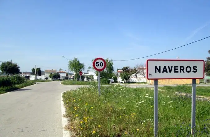 Acceso a Naveros. - 
