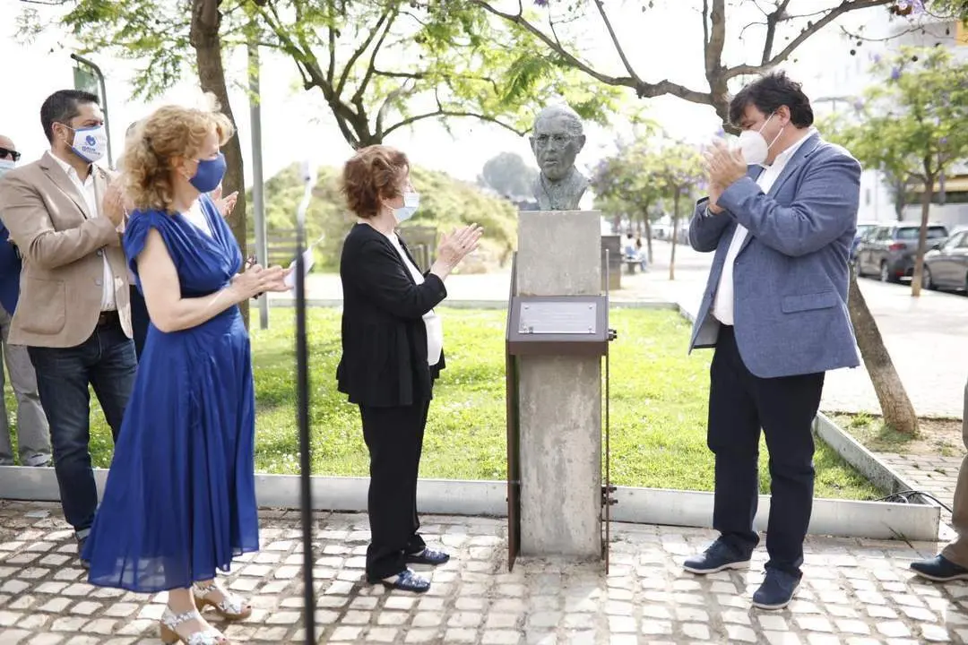 Inauguraci&oacute;n del busto. - VH