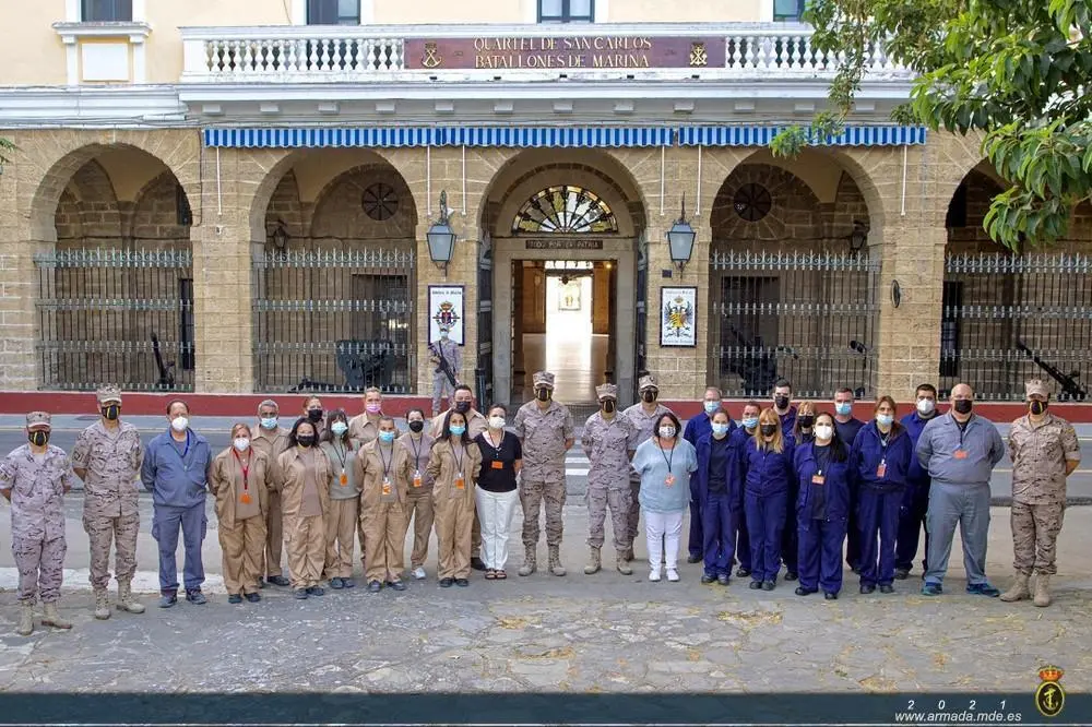 Foto de familia tras la finalizaci&oacute;n del taller. - 