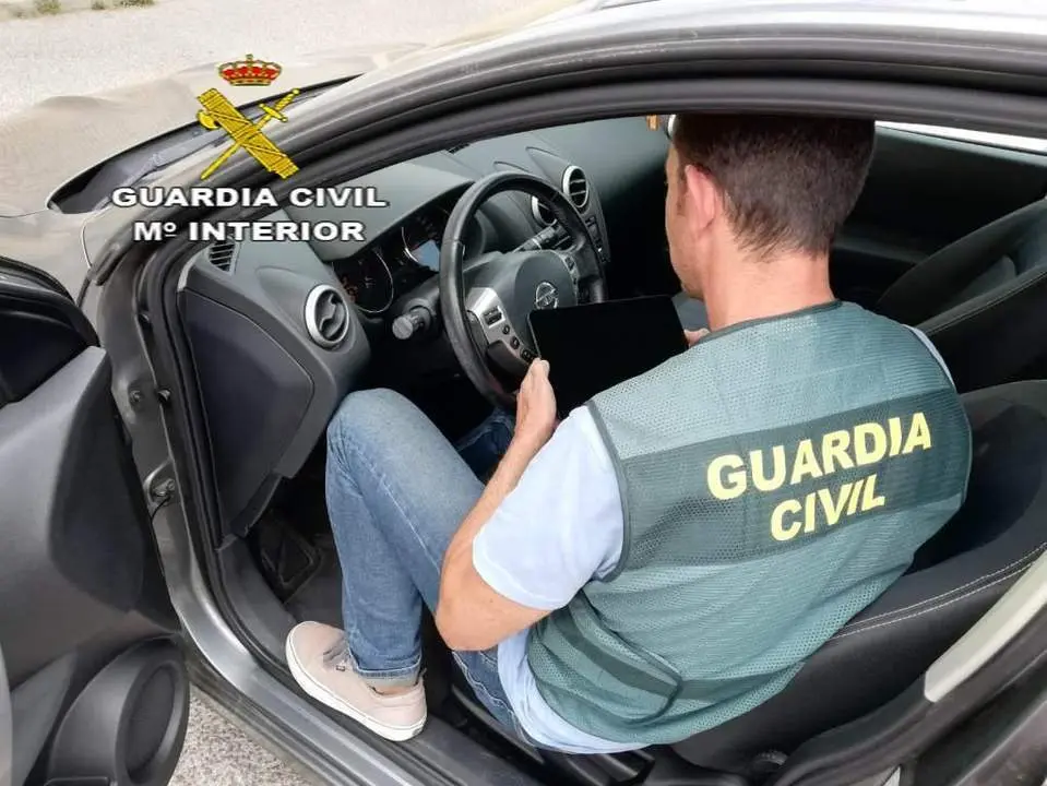 Investigaci&oacute;n de la Guardia Civil en un concesionario de Lora. - AI
