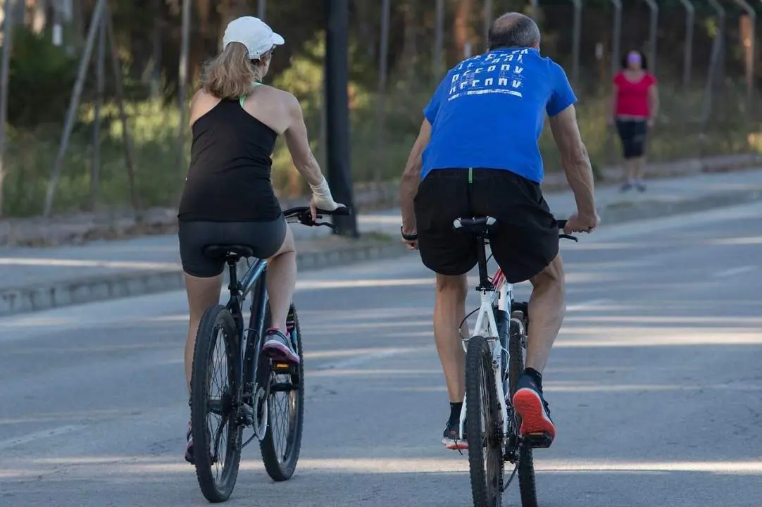 Ciclistas. - Rom&aacute;n R&iacute;os