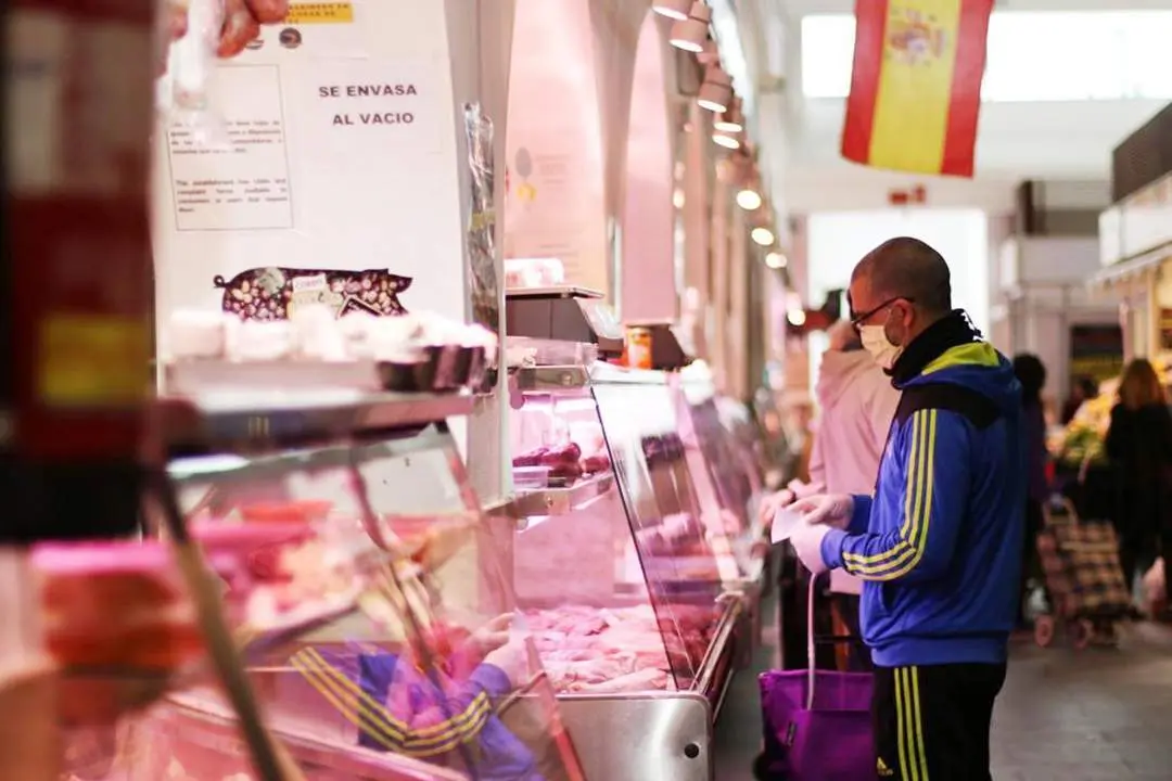 nterior del Mercado de Abastos de Sanl&uacute;car - A. I.