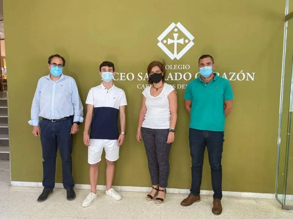 Antonio Posadas con el director titular, la directora pedag&oacute;gica y el jefe de estudios. - 