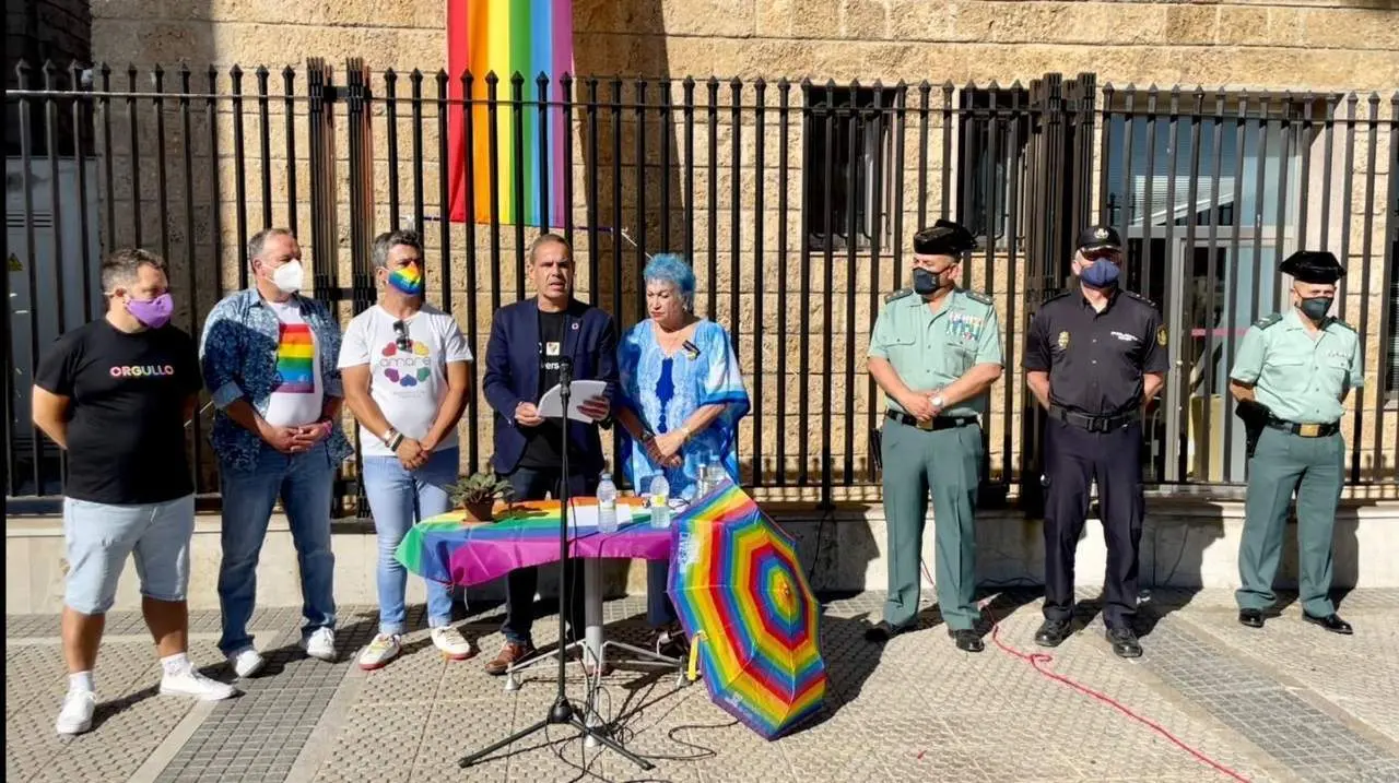 Celebraci&oacute;n del d&iacute;a del Orgullo LGTBI en la Subdelegaci&oacute;n del Gobierno en C&aacute;diz. - remitida