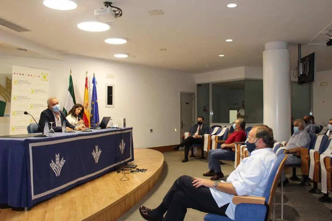 Asamblea de las cooperativas. - VH