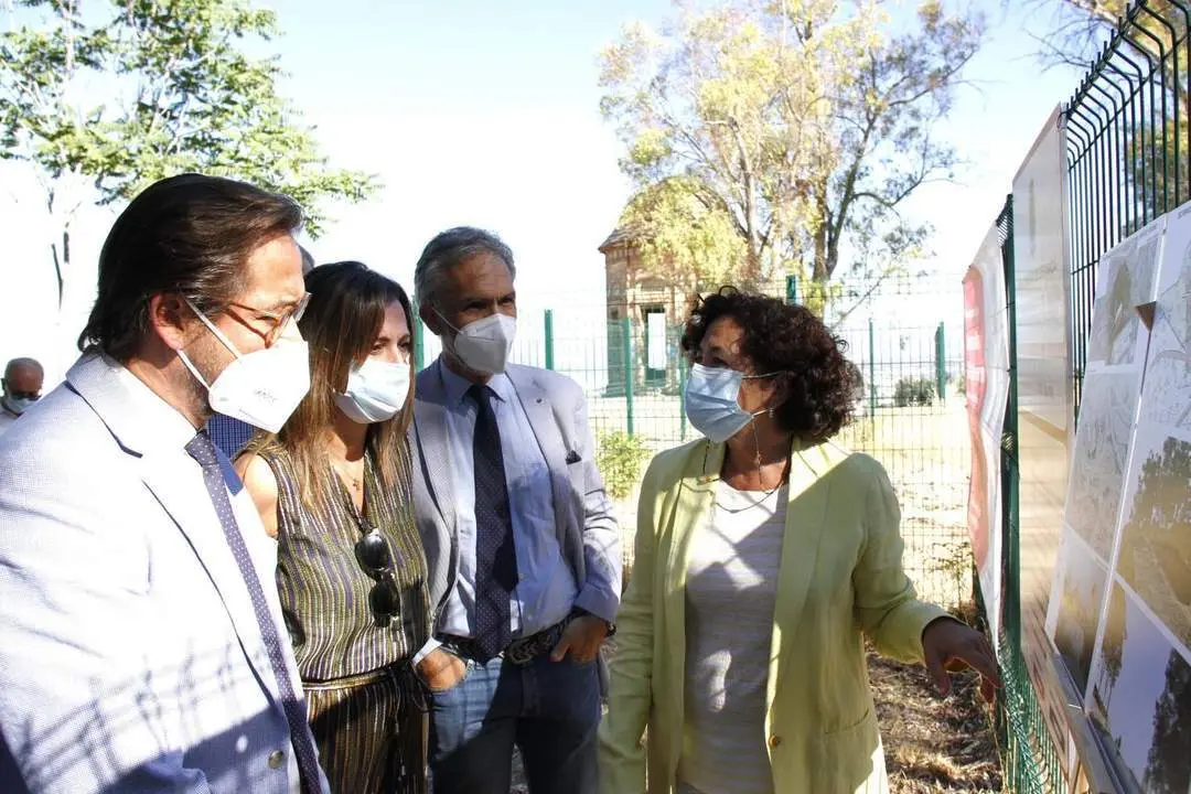 Visita de obras de Junta y UGR en el Alberc&oacute;n de Cartuja. - EFE