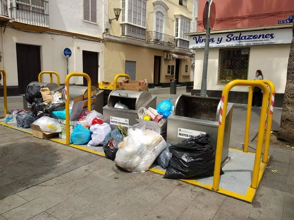 Basura en el centro (imagen de archivo). - L.M.M.