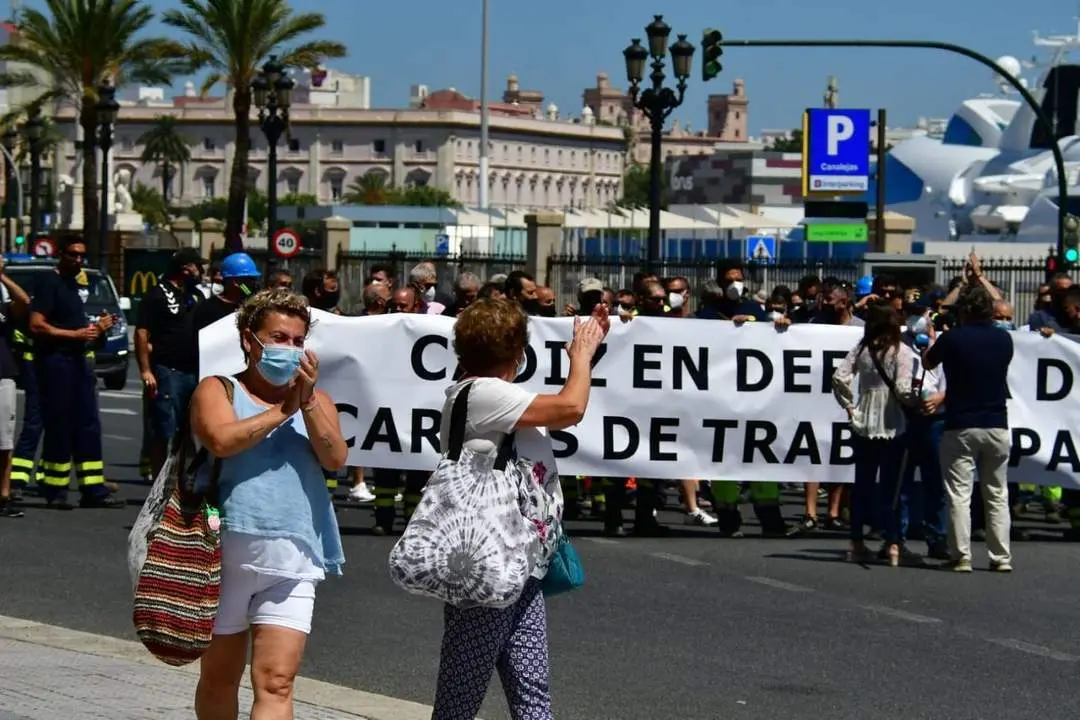 Imagen de la manifestaci&oacute;n de los trabajadores del astillero de Navantia Reparaciones en C&aacute;diz. - Eulogio Garc&iacute;a