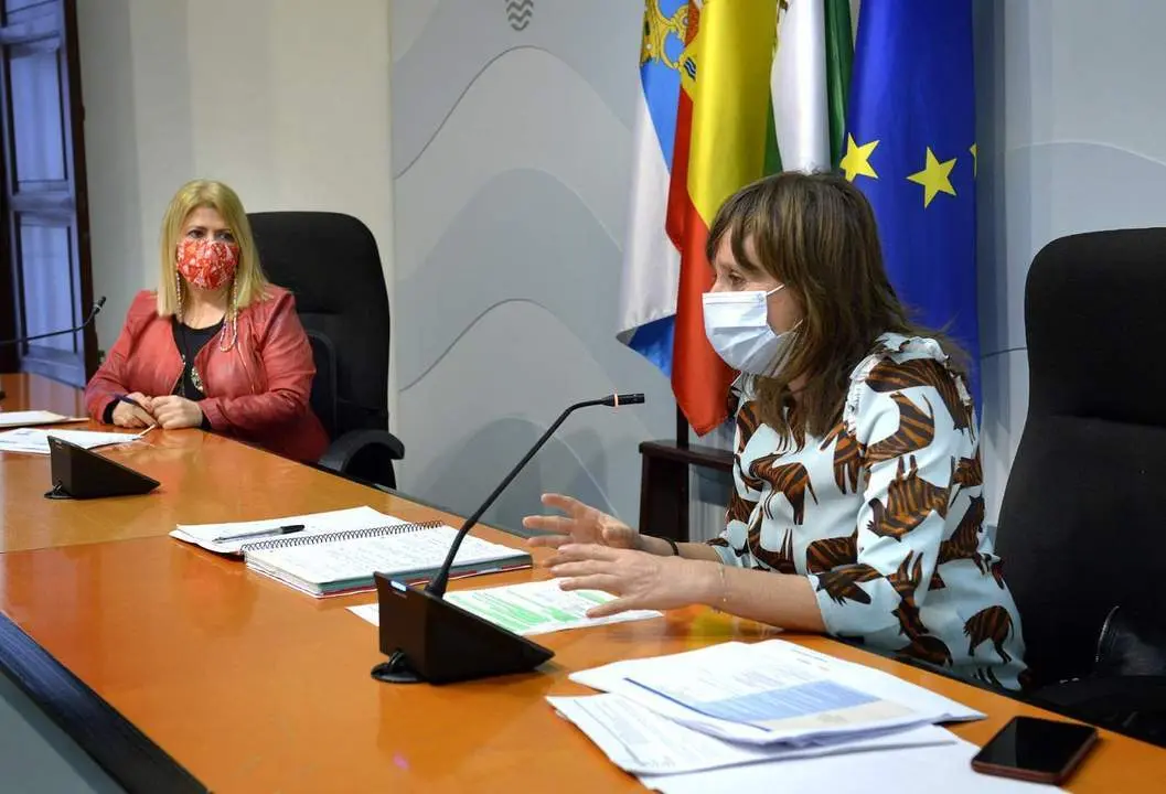 Mamen S&aacute;nchez y Laura &Aacute;lvarez, en rueda de prensa.  - Andaluc&iacute;a Informaci&oacute;n
