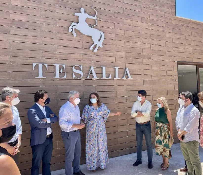 La consejera de Agricultura, Carmen Crespo, destaca el papel de las bodegas andaluzas con su simb&oacute;lica visita a la empresa de Arcos Tesalia.  - junta de andaluc&iacute;a