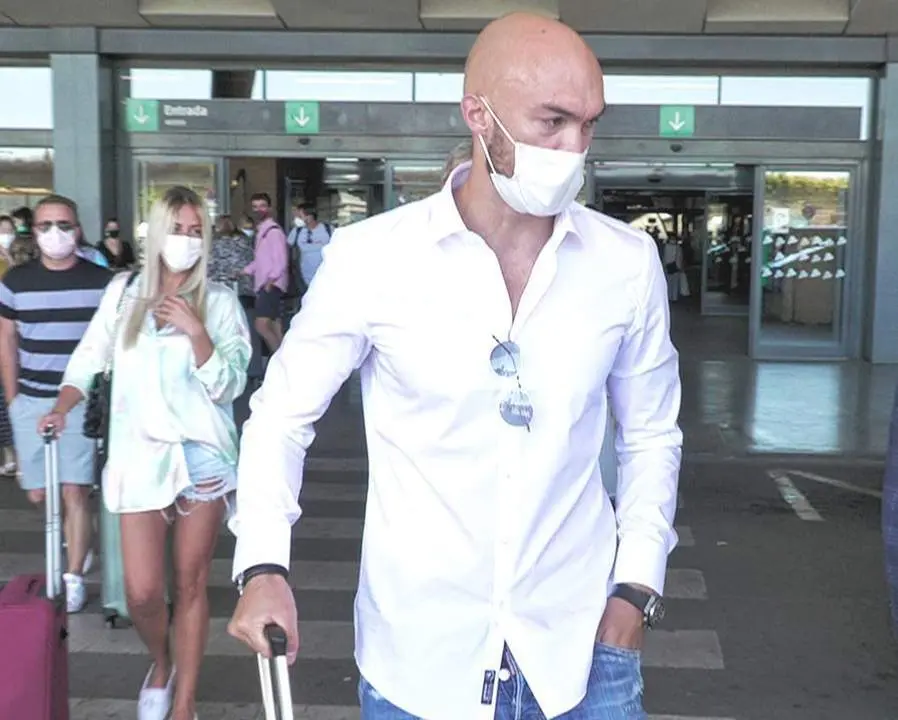 Dmitrovic aterriza en Sevilla para incorporase al club rojiblanco. - efe