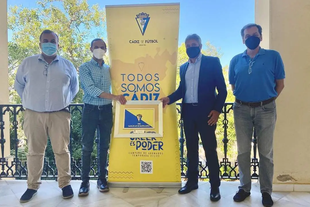 David Salazar, V&iacute;ctor Mora, Jos&eacute; Mata y Javier Porr&uacute;a en el Palacio Municipal - A.I.